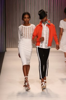 modelleri yürümek tracy reese pist