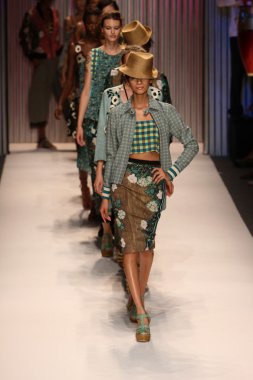 modelleri yürümek pist finale tracy reese gösterisi