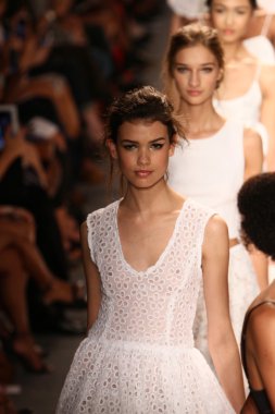 modelleri yürümek pist finale tracy reese defile