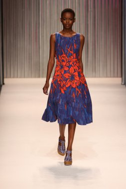 model yürür tracy reese pist