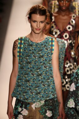 modelleri yürümek pist finale tracy reese defile