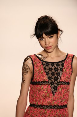 model yürür tracy reese pist