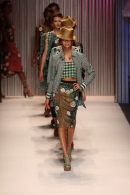 modelleri yürümek pist finale tracy reese defile