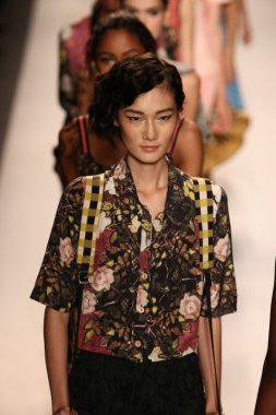 modelleri yürümek pist finale tracy reese defile