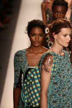 modelleri yürümek pist finale tracy reese defile