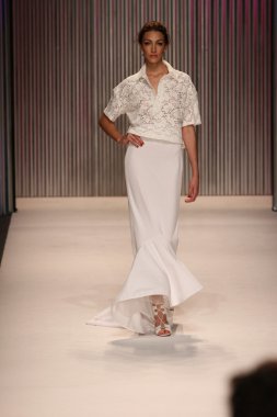 model yürür tracy reese pist