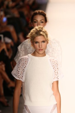 modelleri yürümek pist finale tracy reese gösterisi