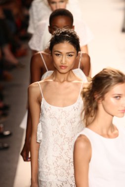 modelleri yürümek pist finale tracy reese gösterisi