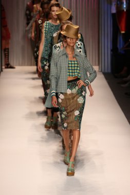 modelleri yürümek pist finale tracy reese gösterisi