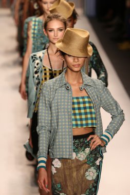 modelleri yürümek pist finale tracy reese gösterisi