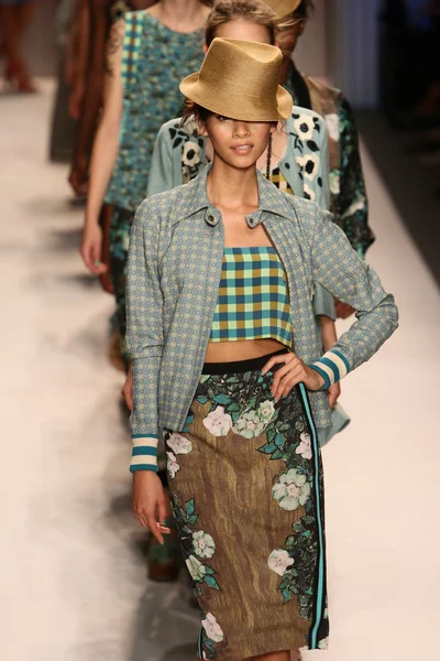 modelleri yürümek pist finale tracy reese gösterisi