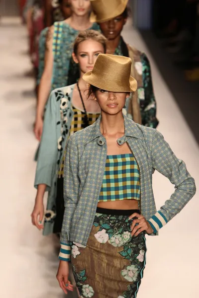 modelleri yürümek pist finale tracy reese gösterisi