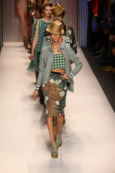 modelleri yürümek pist finale tracy reese gösterisi