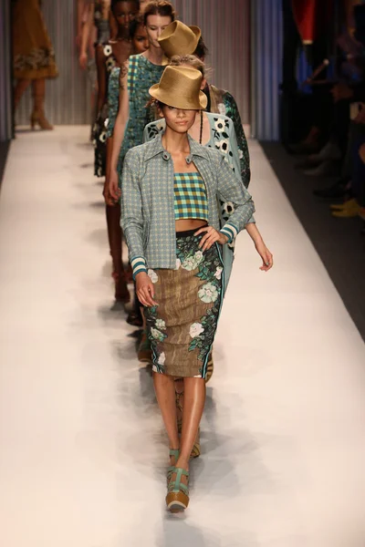 modelleri yürümek pist finale tracy reese defile