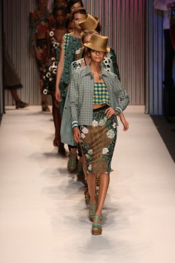 modelleri yürümek pist finale tracy reese gösterisi