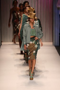 modelleri yürümek pist finale tracy reese gösterisi