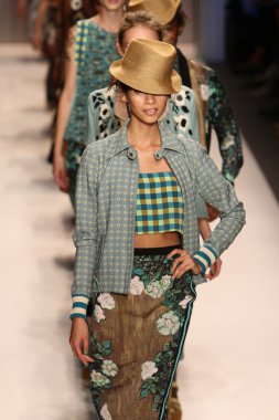 modelleri yürümek pist finale tracy reese gösterisi