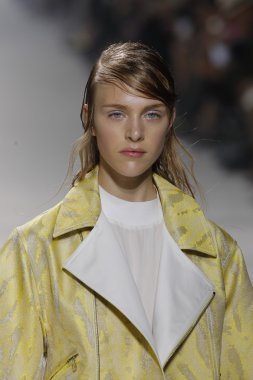 phillip lim gösteri pist model yürür