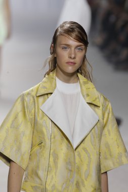 phillip lim gösteri pist model yürür