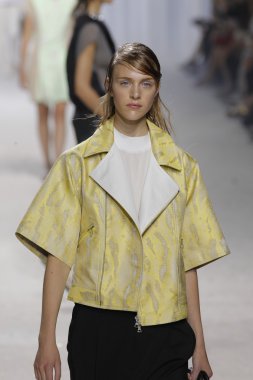 phillip lim gösteri pist model yürür