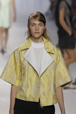 phillip lim gösteri pist model yürür