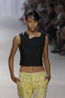 phillip lim gösteri pist model yürür