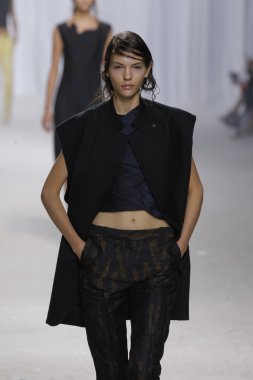 phillip lim gösteri pist model yürür