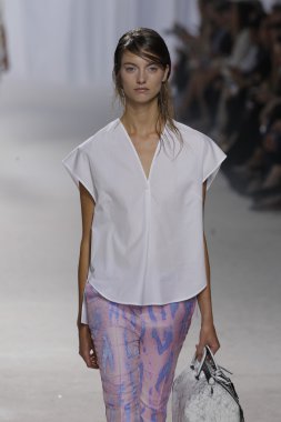 phillip lim gösteri pist model yürür
