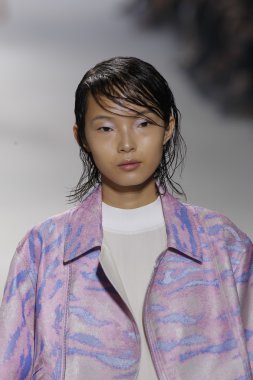phillip lim gösteri pist model yürür