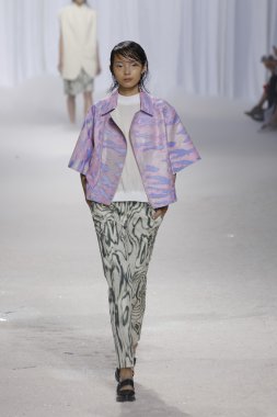 phillip lim gösteri pist model yürür