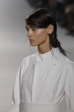 phillip lim gösteri pist model yürür