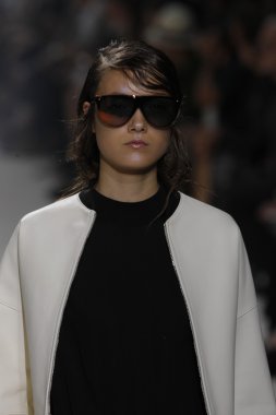 phillip lim gösteri pist model yürür