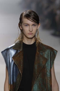 phillip lim gösteri pist model yürür