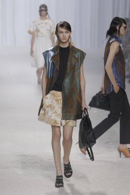 phillip lim gösteri pist model yürür