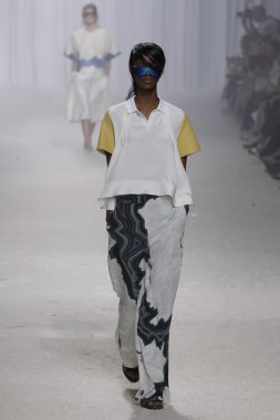 phillip lim gösteri pist model yürür