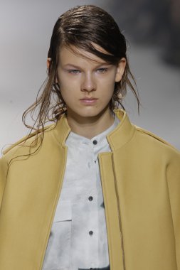 phillip lim gösteri pist model yürür