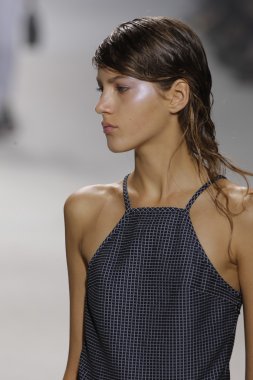 phillip lim gösteri pist model yürür