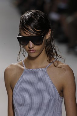 phillip lim gösteri pist model yürür