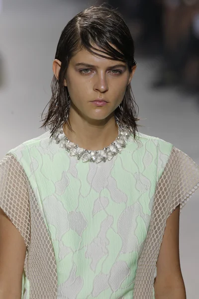 phillip lim gösteri pist model yürür