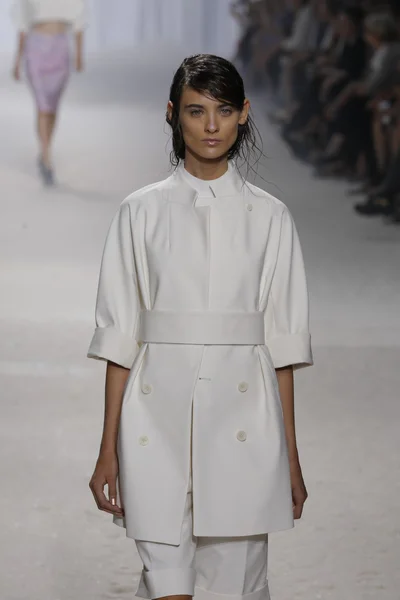 Modèle marche piste au Phillip Lim show — Photo