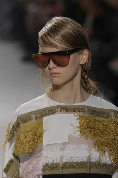 phillip lim gösteri pist model yürür