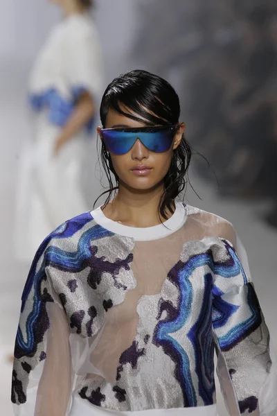 Modell til gangbane på Phillip Lim show – stockfoto