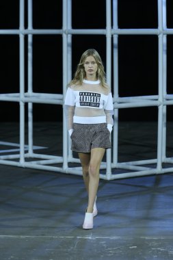 alexander wang defile, model