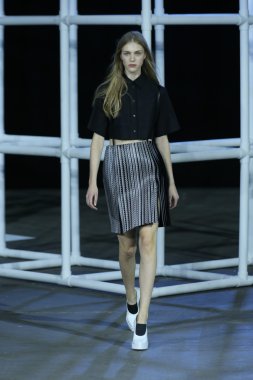alexander wang Show'da pist model yürür