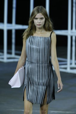alexander wang Show'da pist model yürür