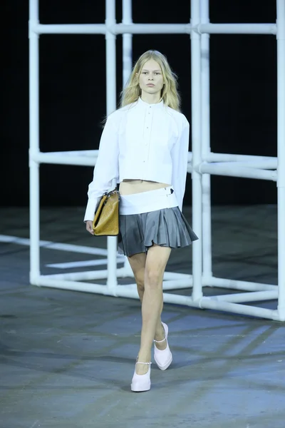 Modelo em Alexander Wang show — Fotografia de Stock