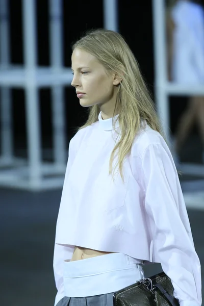 Modell på alexander wang show — Stockfoto