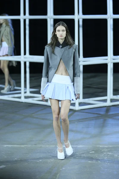 Model at Alexander Wang fashion show — Stock Photo, Image