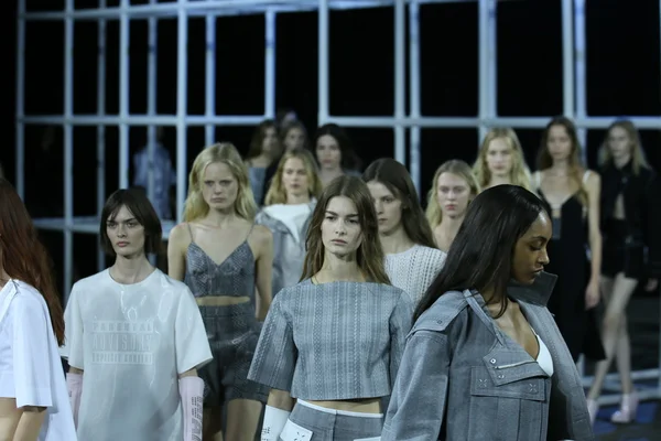 Models walk runway finale at Alexander Wang show — Stock Photo, Image