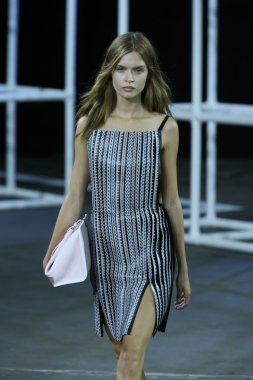 alexander wang Show'da pist model yürür